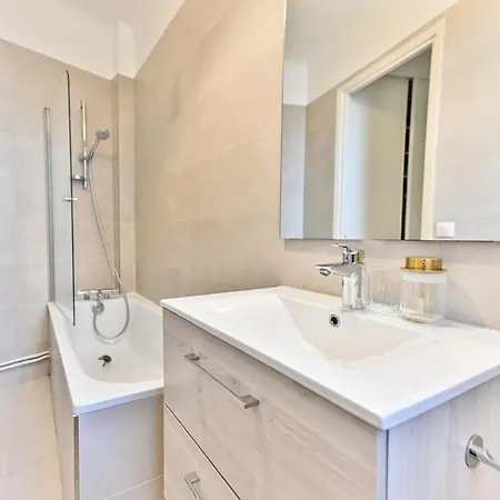 아파트 Neuilly-sur-seine, Sobre Et Elegant